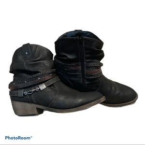 Ladies Size 11 Black Slouchy Boots